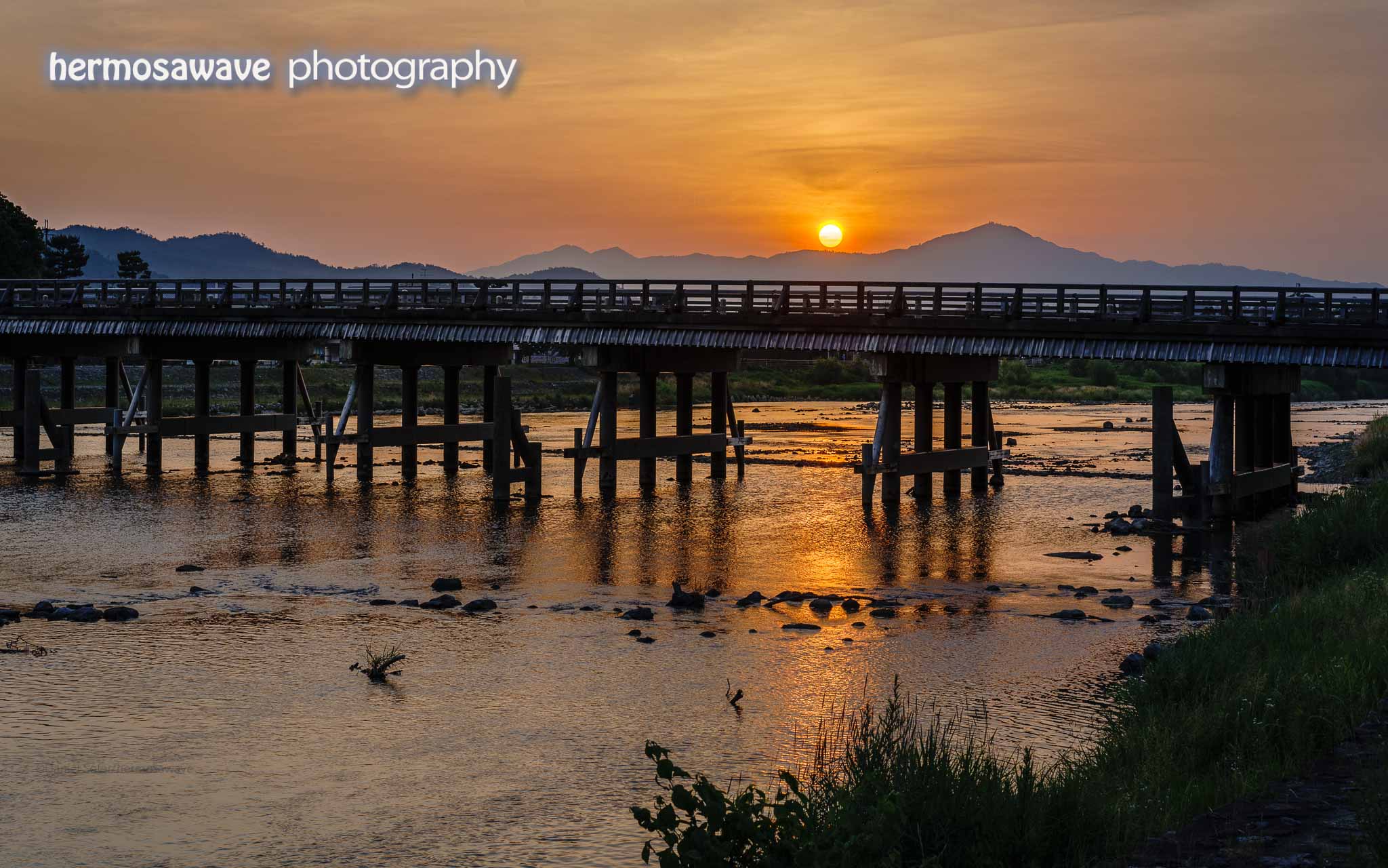 Sunrise Over the Togetsu Bridge・渡月橋の日の出