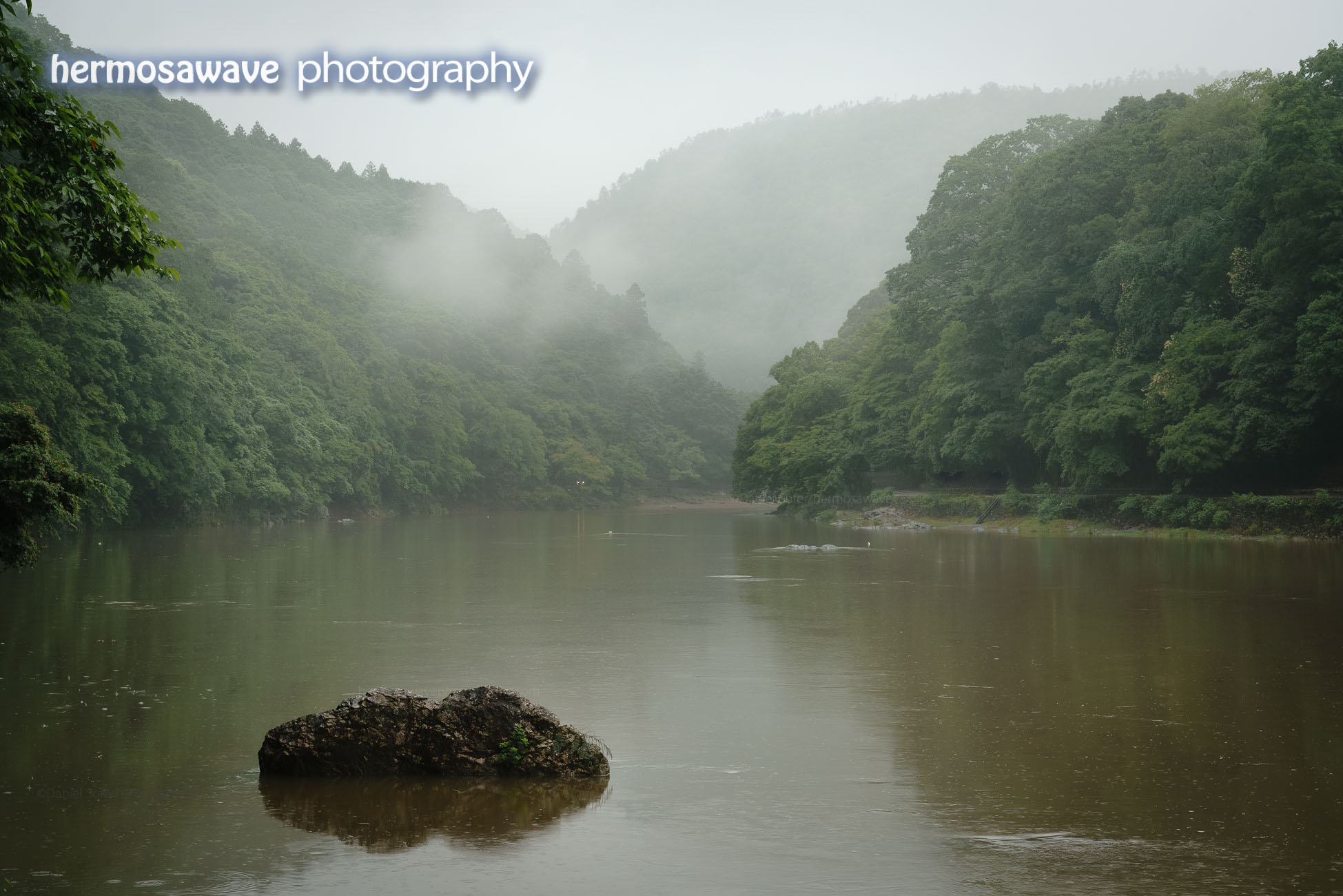 Oi River in the Mist・ 霧の中の大堰川