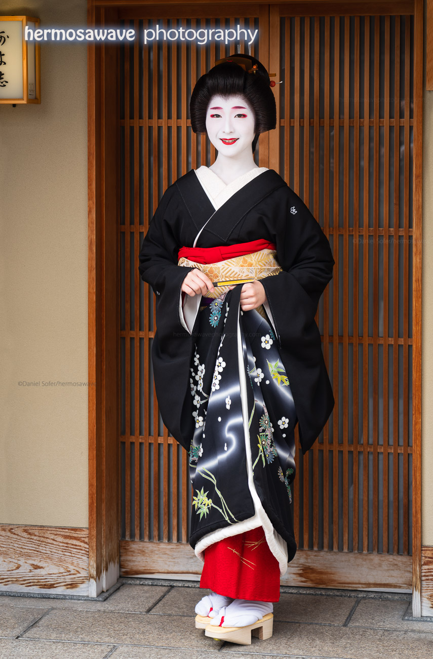 Becoming a Geisha・襟替え